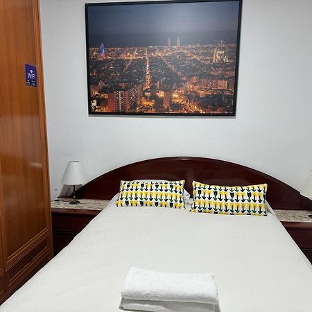 Room Familiar Sants Barcelona Exterior photo